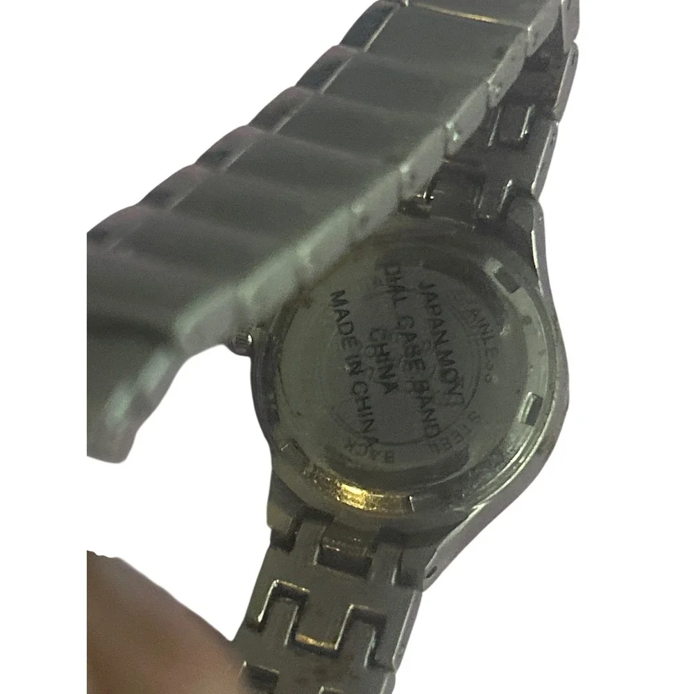 Geneva quartz wristwatch